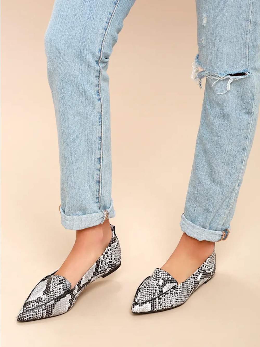 Lulus | ‘Emmy’ Pointed Snake Print Flat Loafers - Black & White